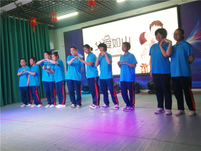 14岁女孩不想上学学些什么好,14岁孩子不想上学要怎么正确教育