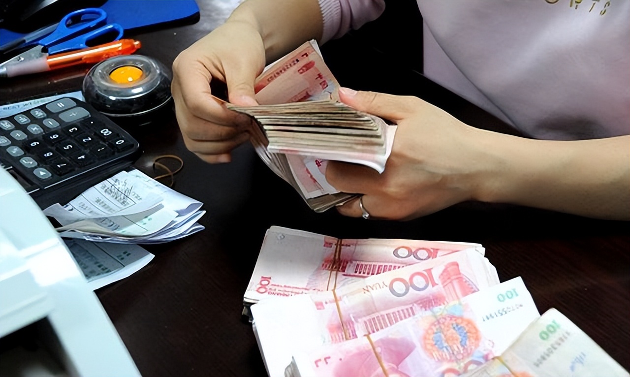 在工商银行存多少钱有什么待遇,十万元存工行一个月多少钱