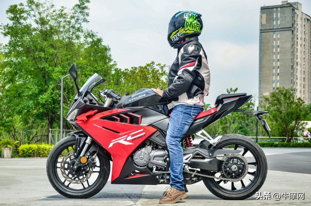 入门仿赛推荐1-2万双缸,赛科龙rc250仿赛震动大吗