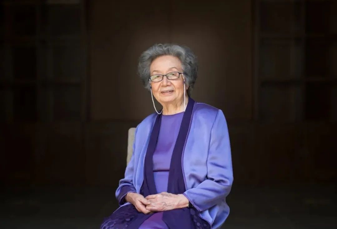 叶嘉莹吟诵纳兰词视频,叶嘉莹诵读纳兰词是啥样的