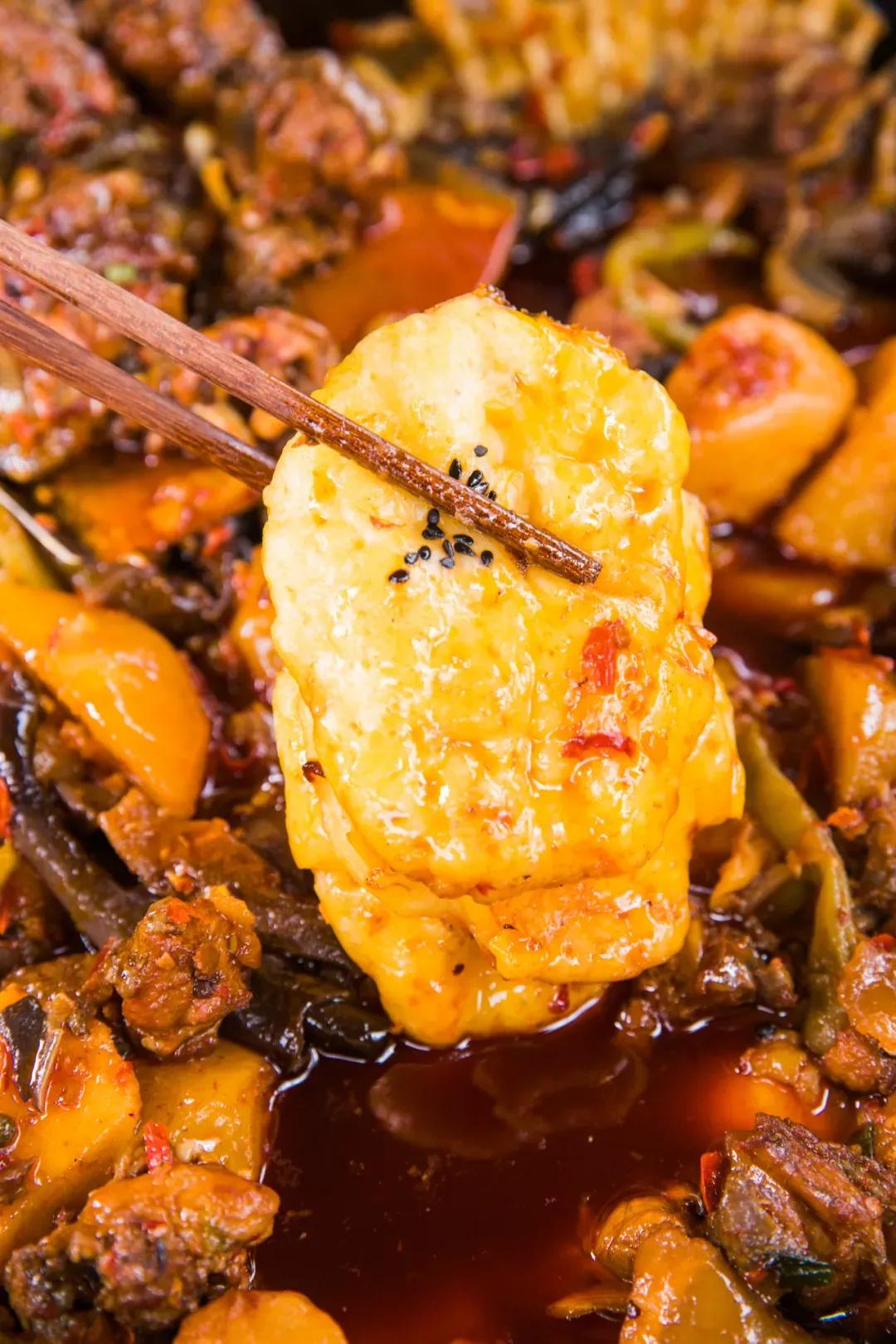 美味柴火鸡铁锅炖,美味柴火鸡汤