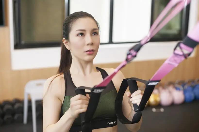 健身房是先跑步还是先练器材,在健身房怎样正确使用健身器材