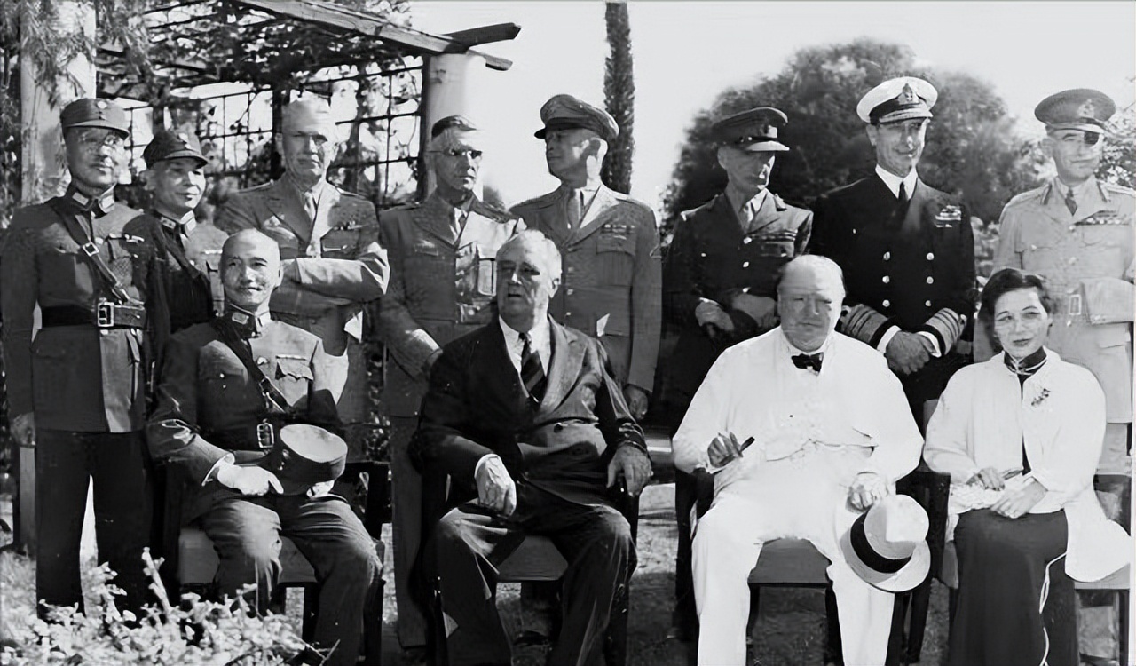 蒋介石开罗会议画面：不会说英语好尴尬，苍蝇也过来凑热闹