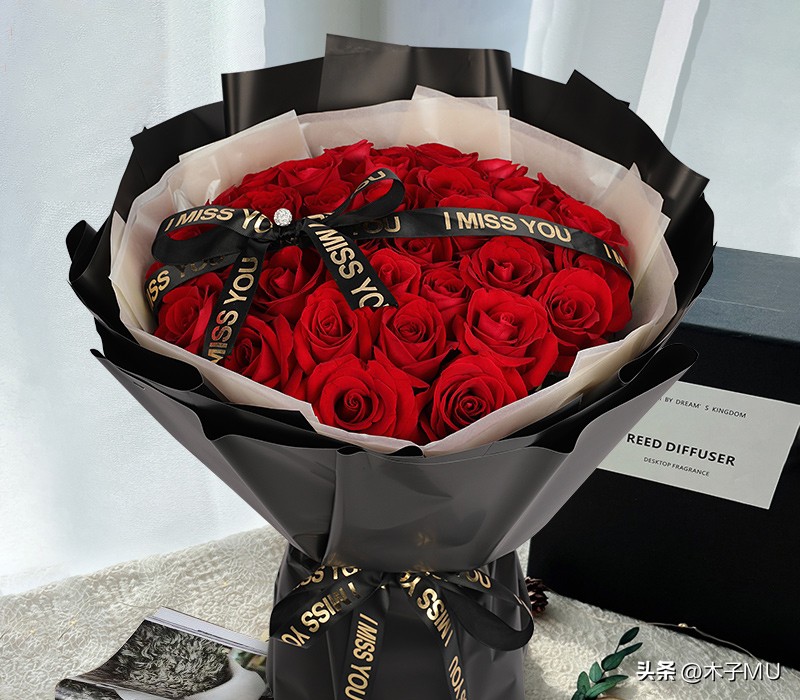 333朵玫瑰花意味着哪些含义呢,送玫瑰花33朵玫瑰代表什么意思