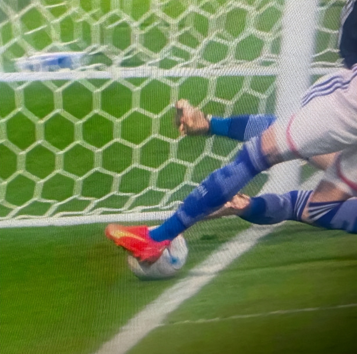 阿迪达斯过人招式,阿迪达斯足球射门测试