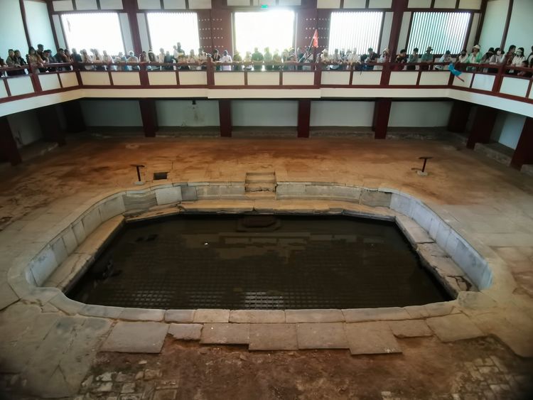 华清池温泉源头,天下第一泉华清池