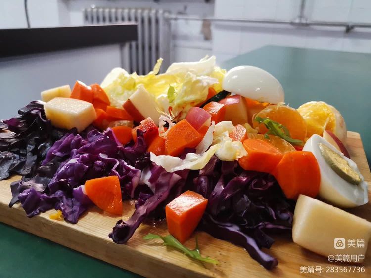 英语制作蔬菜沙拉过程,制作水果沙拉英语公开课