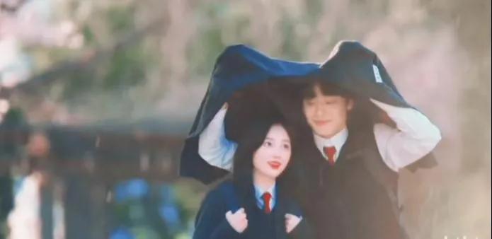 20多年了，这个姿势还是撩妹必杀技