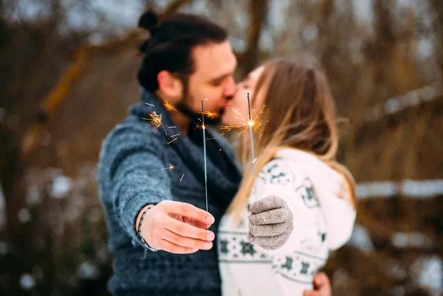 男朋友爱你为你做的十件事,男朋友为你做过8件事说明爱你