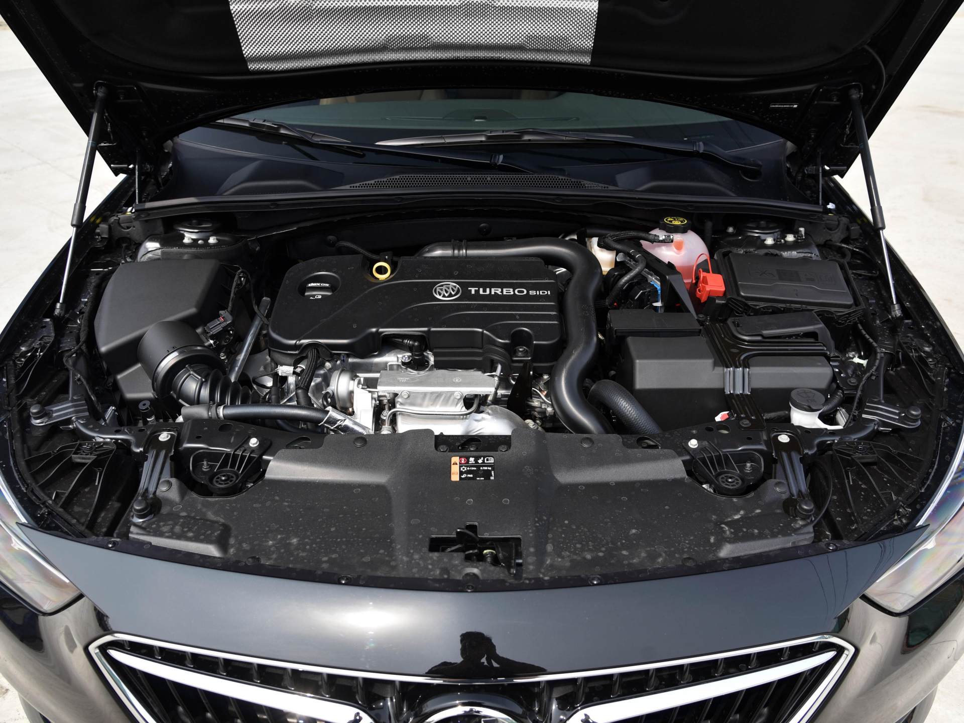 很帅气性价比很高的b级车君威,空间大动力强价格便宜外观帅气