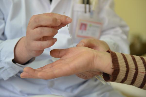 走进中医|运用中医岐黄针对中风后下肢痉挛症状的治疗