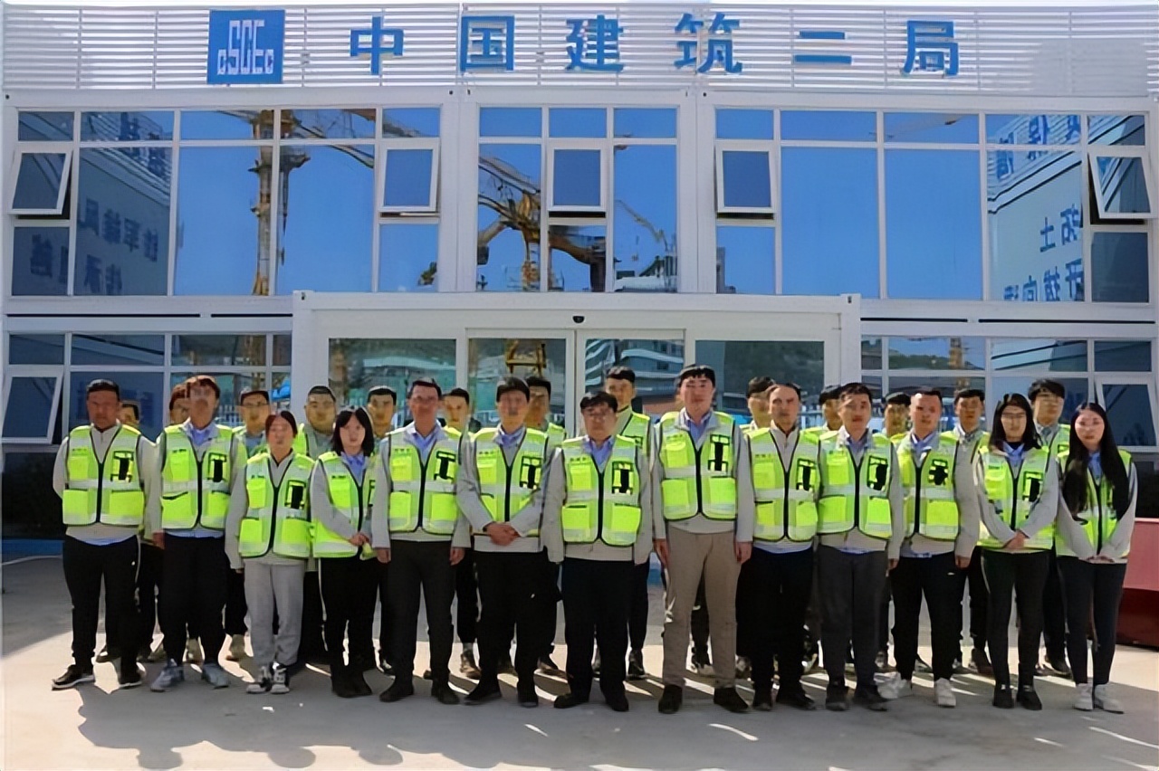 小伙花500万在非洲买了块地,娶黑美女生混血儿,最后赚了5000万