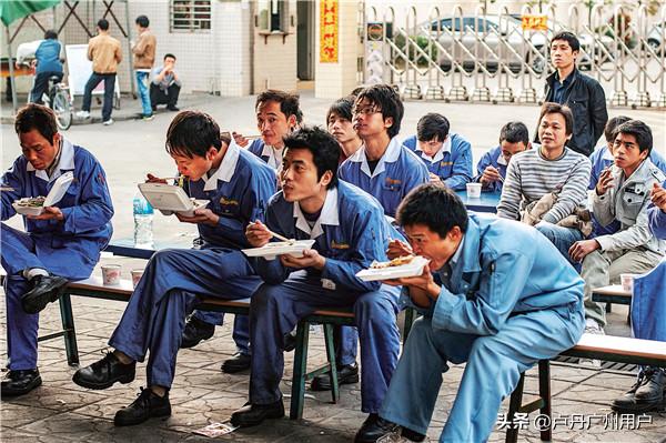 20年拍下150万张“东莞女工”在国外爆火：中国制造，不可思议！