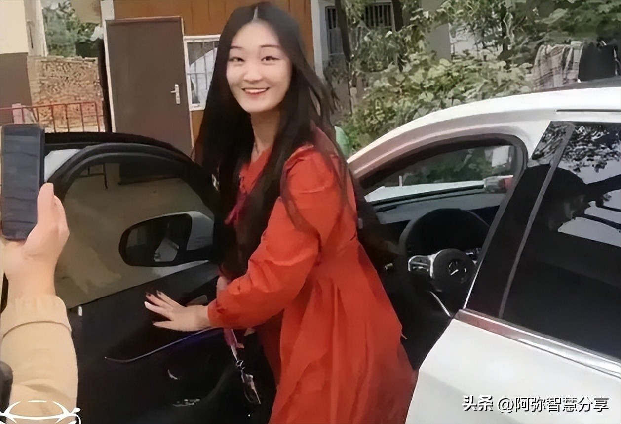 母亲节，陈萌买表送婆婆，得知价格，才知她为什么能赢陈亚男！