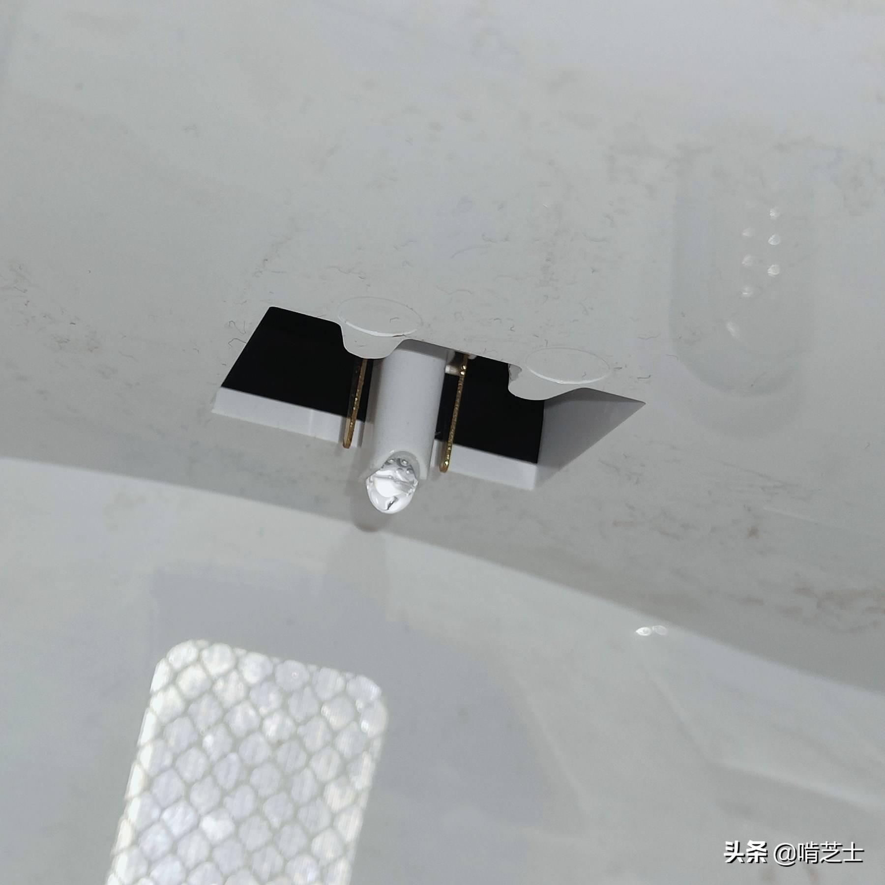 能扫能拖地的扫地机,美的w11扫地机器人如何清洗