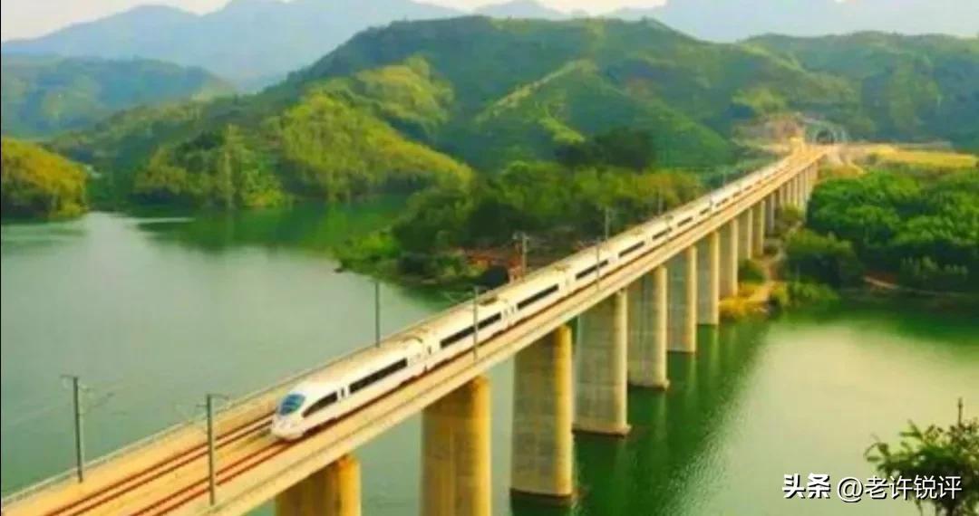 女乘客吐槽卧铺车厢3男1女真尴尬，结果12306答复真霸气