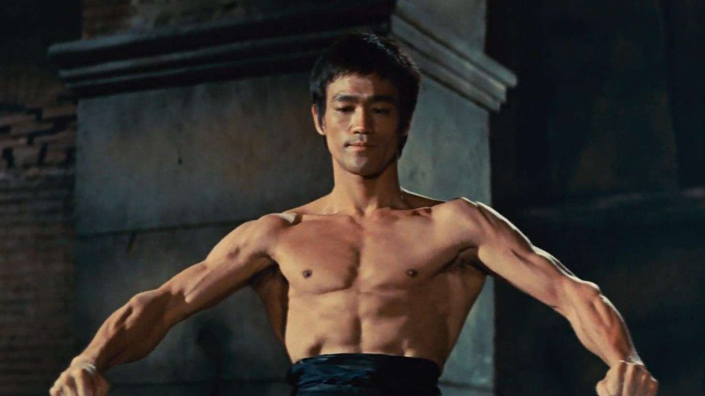 成龙是真功夫还是花拳绣腿,成龙评价李小龙的功夫是花拳绣腿