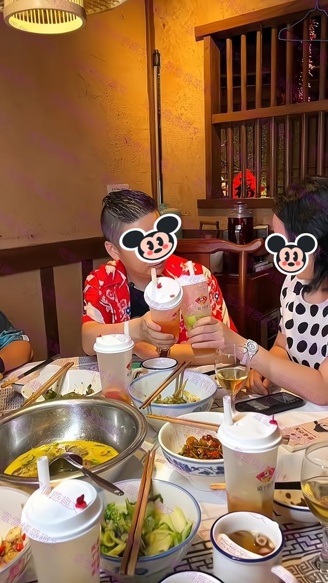 饭局主动买单的男人,男子相亲吃饭让女友买单