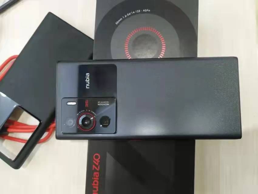 12+256GB旗舰仅3999元，骁龙8Gen1+80W+5000毫安，同价位天花板