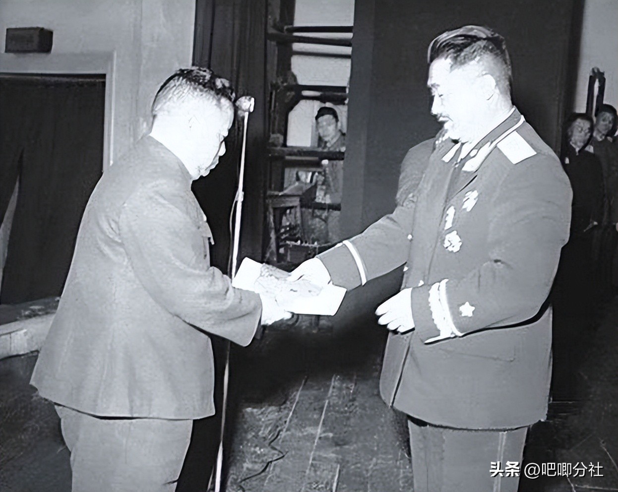 1960年，让他当大军区司令，是为平衡“山头”？是考虑到贺老总？