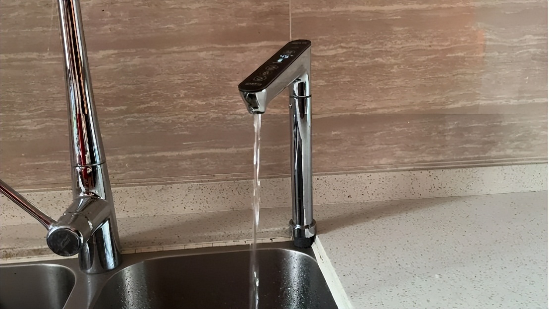 家里自来水特别脏净水器有吗,家里的自来水白白的很浑浊能用吗