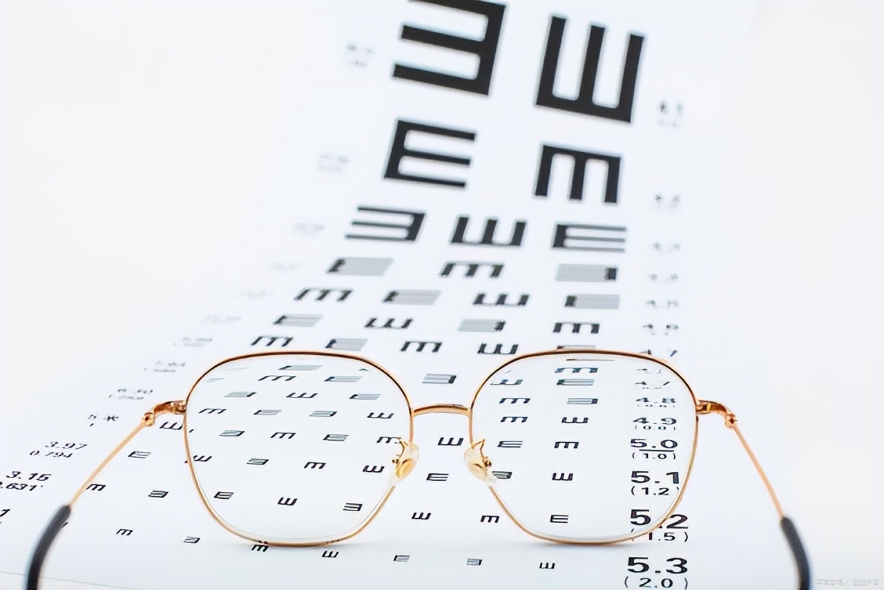 依视路镜片磨花了怎么办,依视路镜片一年就掉膜