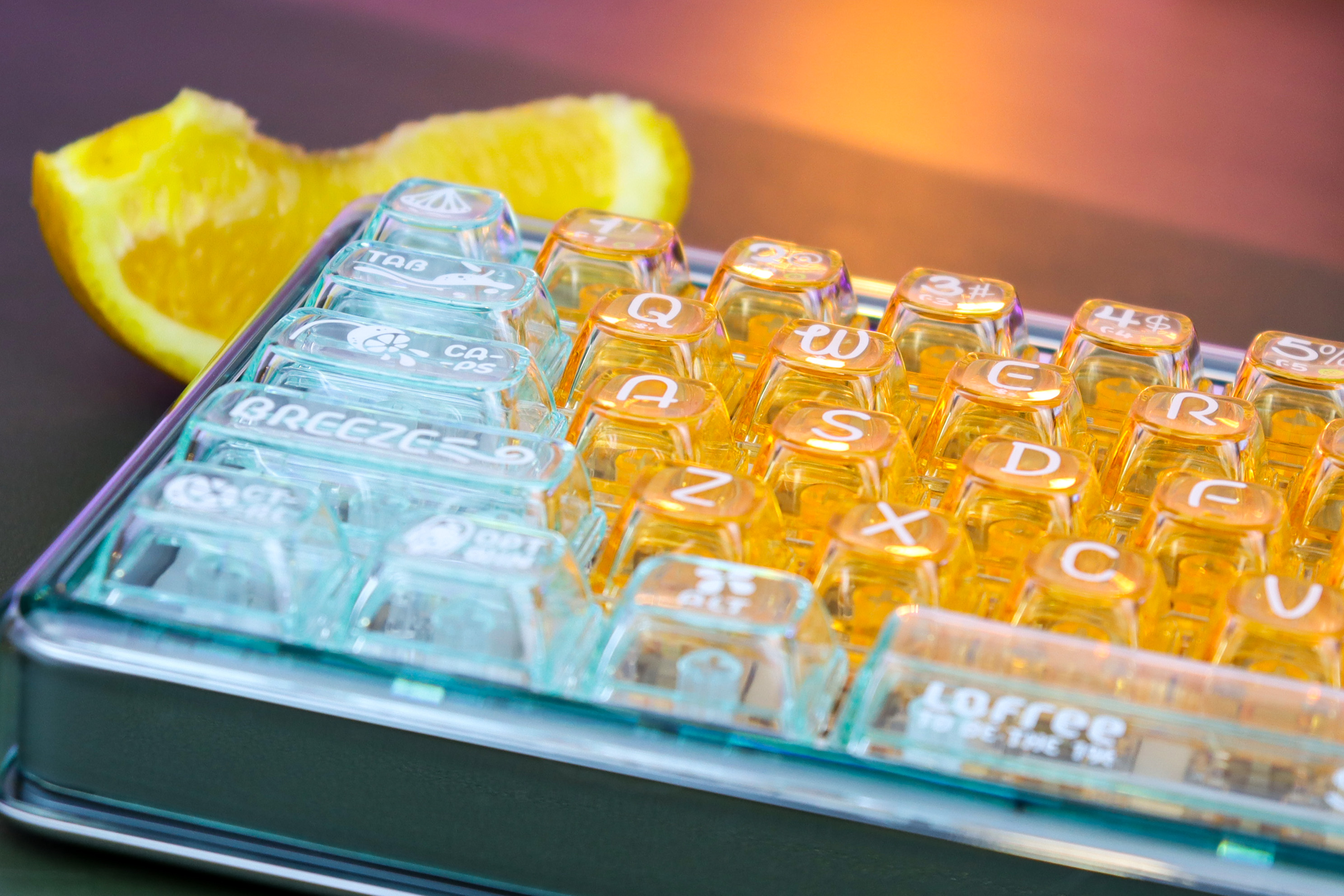 一千块，透明键盘，将手上那2平方做成工艺品的理念，我只爱洛斐