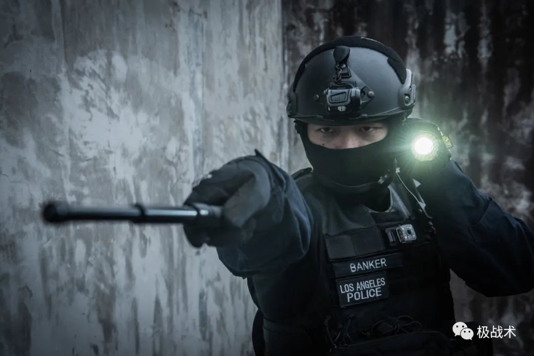 奈特科尔tm20k对菲尼克斯lr35r,奈特科尔mh10v2手电评测