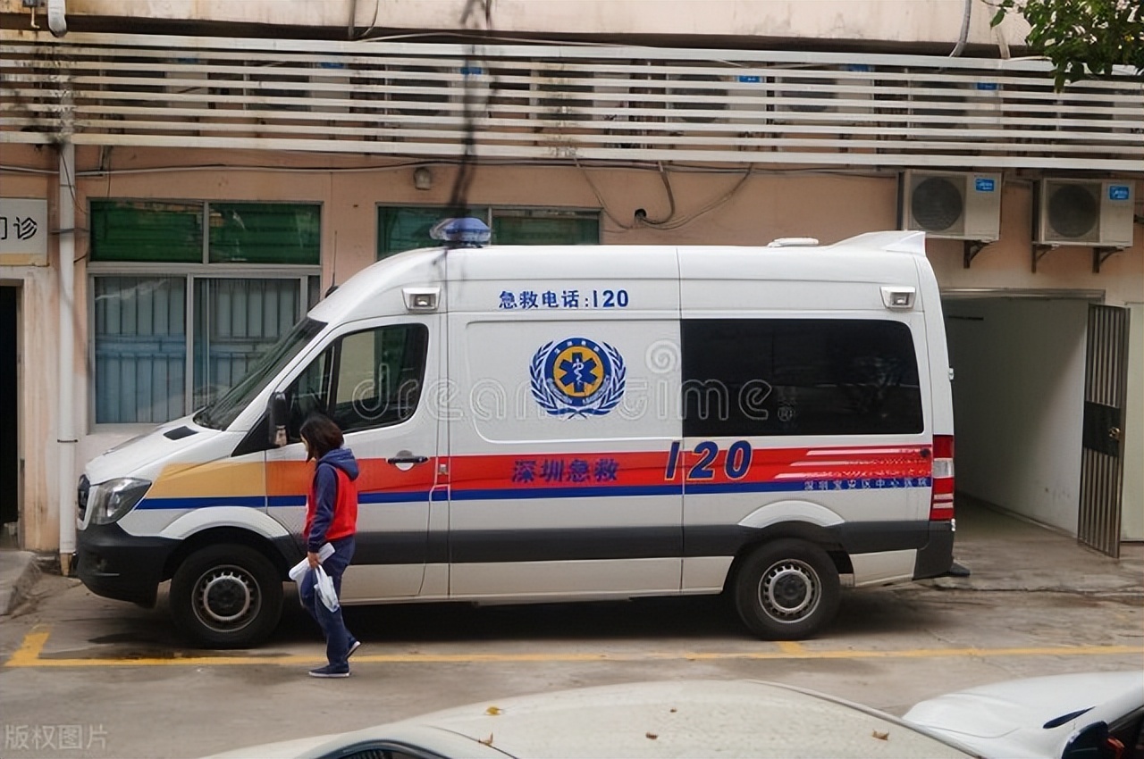 高温天气中暑之后掐人中有用吗,中暑急救喝热水