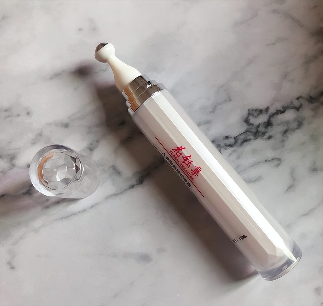 滋润保湿淡化眼纹紧致眼周眼霜,淡化眼部干纹细纹的眼霜