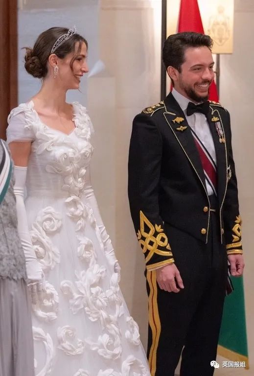 凯特王妃高级造型,凯特王妃穿蓝色格子英伦风