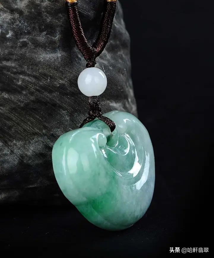 翡翠种料科普,白色豆种好还是绿色豆种翡翠好