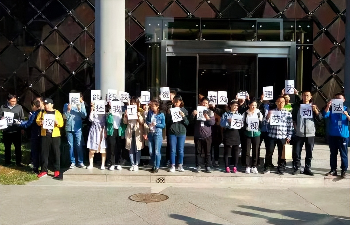 借5万赚到1665亿，被带走的前首富，再不能坐私人飞机回村发红包