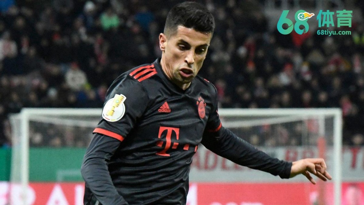 右后卫若昂坎塞洛加点,坎塞洛在巴萨表现