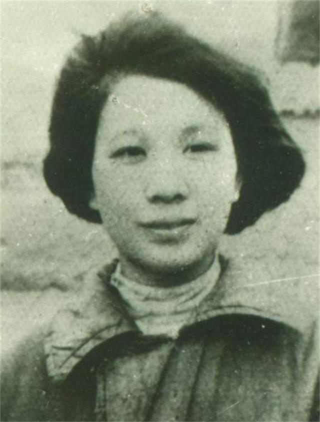 49年重庆农民发现*铐手**女尸，隐瞒26年后报警，女尸身份令*德朱**动容