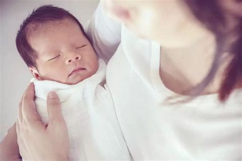 隔夜的母乳要冷冻还是冷藏,隔夜奶水没放冰箱可以要吗