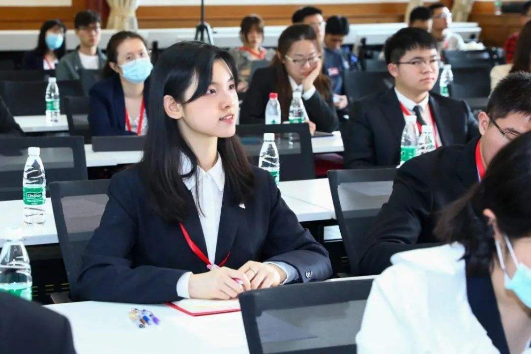 宽松大鲶鱼,鲶鱼须成中学生潮流