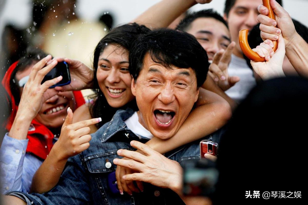 成龙被曝拍卖豪宅原因,成龙出手阔绰花3.8亿购豪华飞机