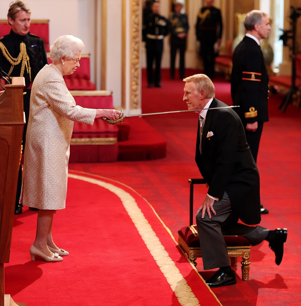 贝克汉姆爵位曝光,贝克汉姆的爵位怎么来的