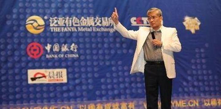 *咸平郎**：学渣逆袭成学霸，好好的经济专家不做，要做“江湖*子骗**”