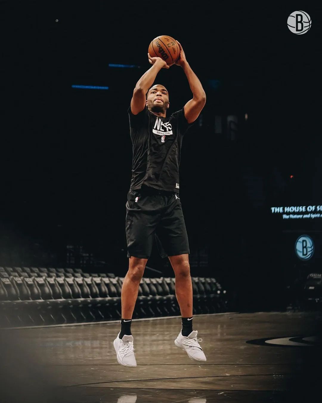 欧文与耐克解约后再穿什么鞋,耐克与欧文正式解约因为什么事件