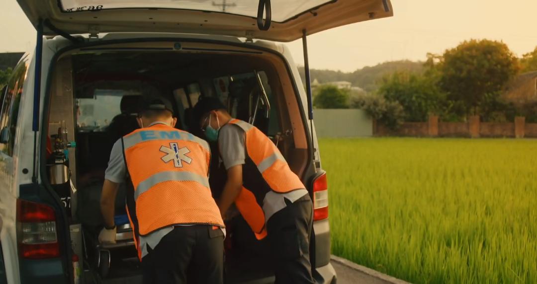 电钻开颅，气球手套塞菊花！你想不到的治疗手段都在这部剧里