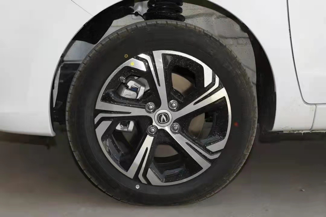 邻居小凤的新车奔奔被我妈夸上了天，这5大亮点一出，我甘拜下风