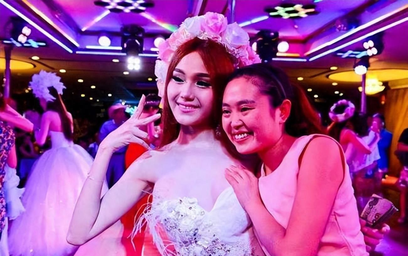 揭秘泰国人妖的真实秘密：接客前吃避孕药的无奈原因