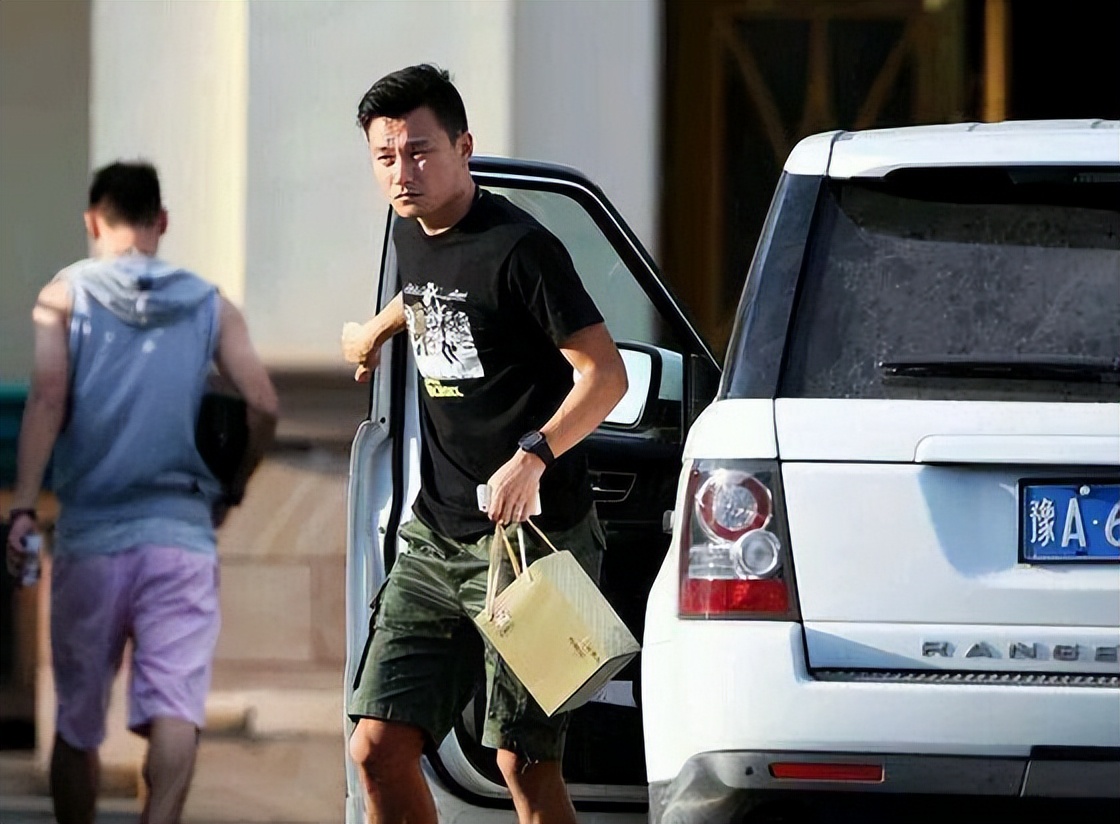 中国足球队球员开什么车,中国男子足球国家队都开什么车