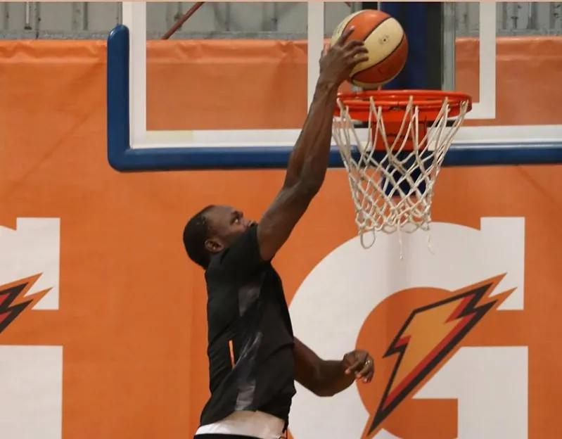 博尔特被伤病困扰,博尔特被耽误的篮球天才