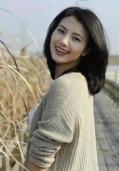 最具美人脸的十位女星,蒜头鼻小眼睛方脸却很漂亮的女星