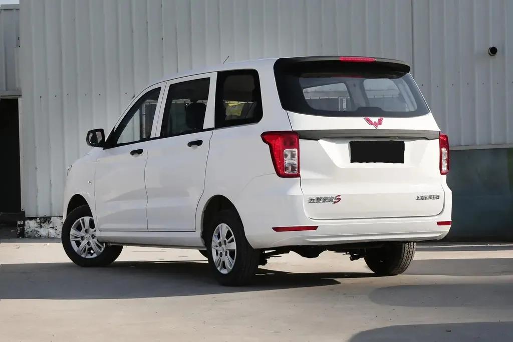 2017年五菱宏光面包车值多少钱,五菱宏光小型面包车最新报价图