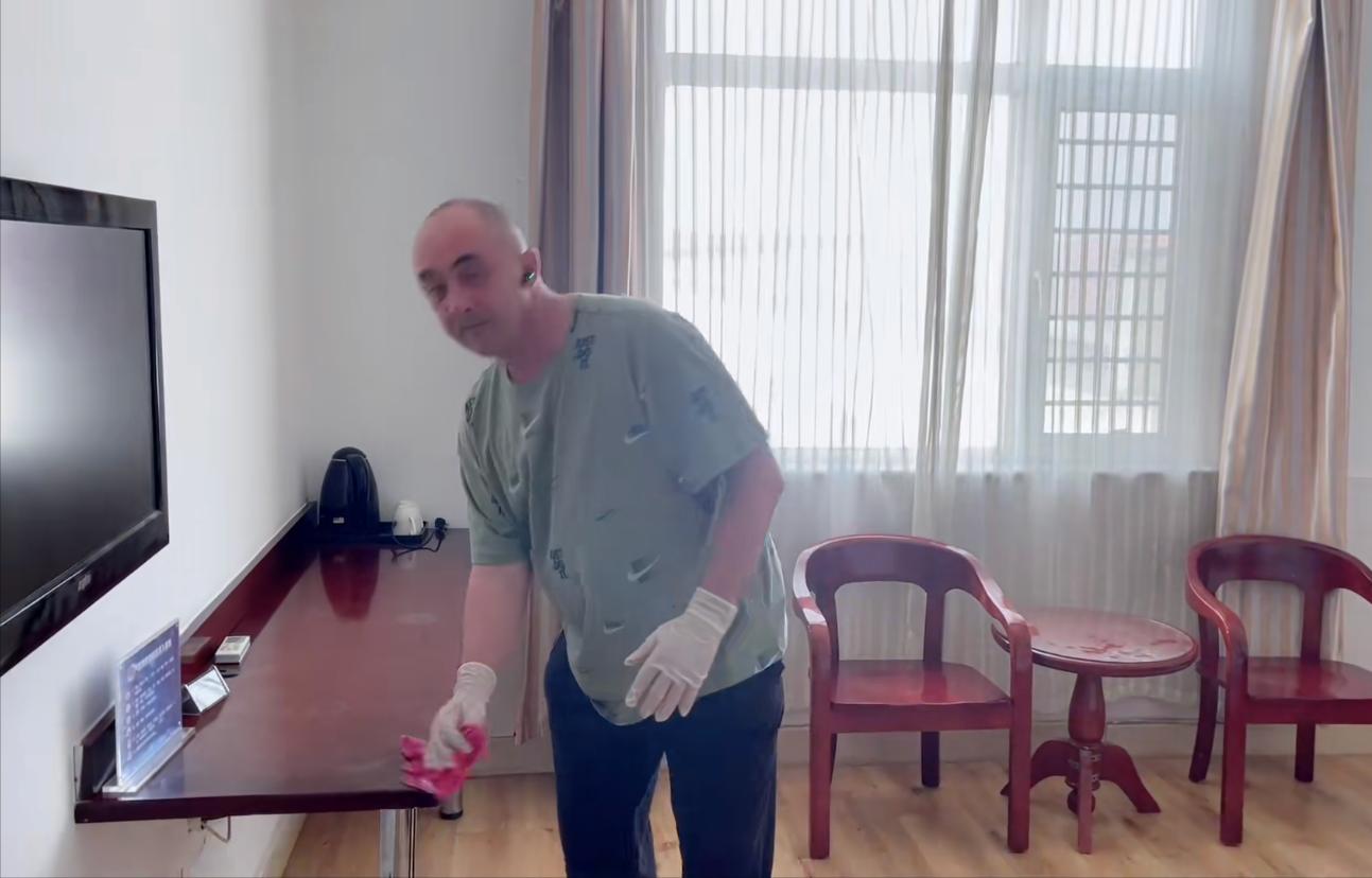 富二代娶乌克兰媳妇,天津小伙带乌克兰妻子丈母娘回国