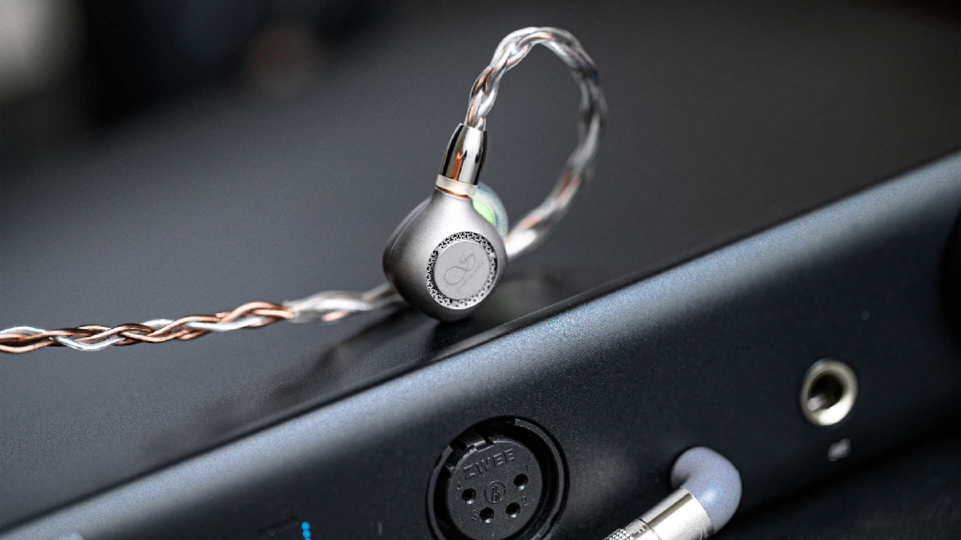 山灵耳机mg800重低音效果,山灵mg800普通版和限量版